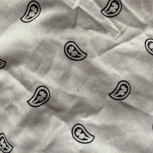 White and black paisley bandana / kerchief - Picture 8 of 17